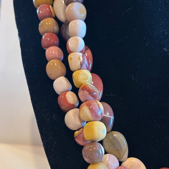 Chic Multicolor Stone Necklace. Size 17 to 18 1/2 inches long - Picture 3 of 7